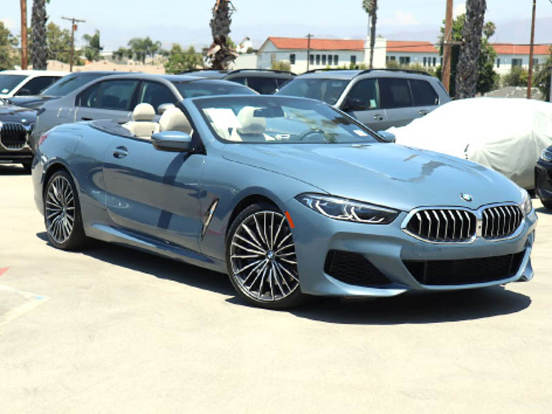 Original BMW vehicle photograph.