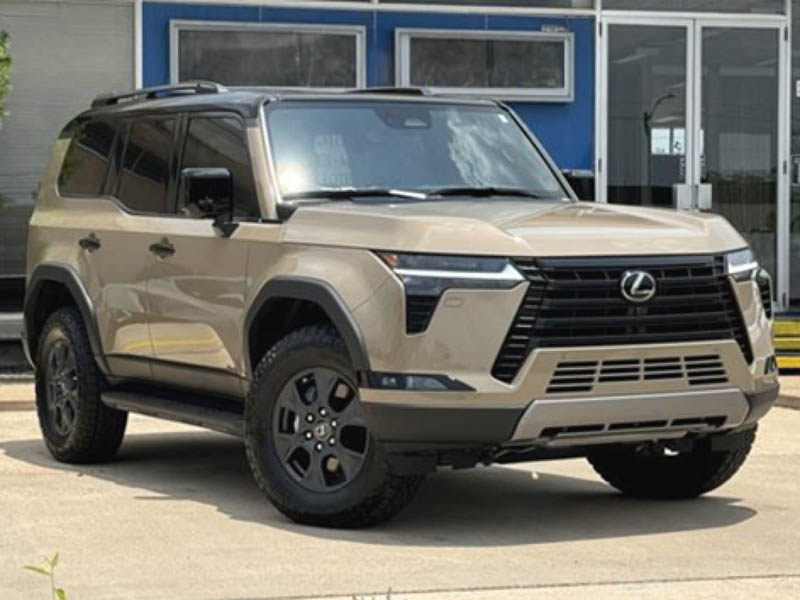Original Lexus vehicle photograph.